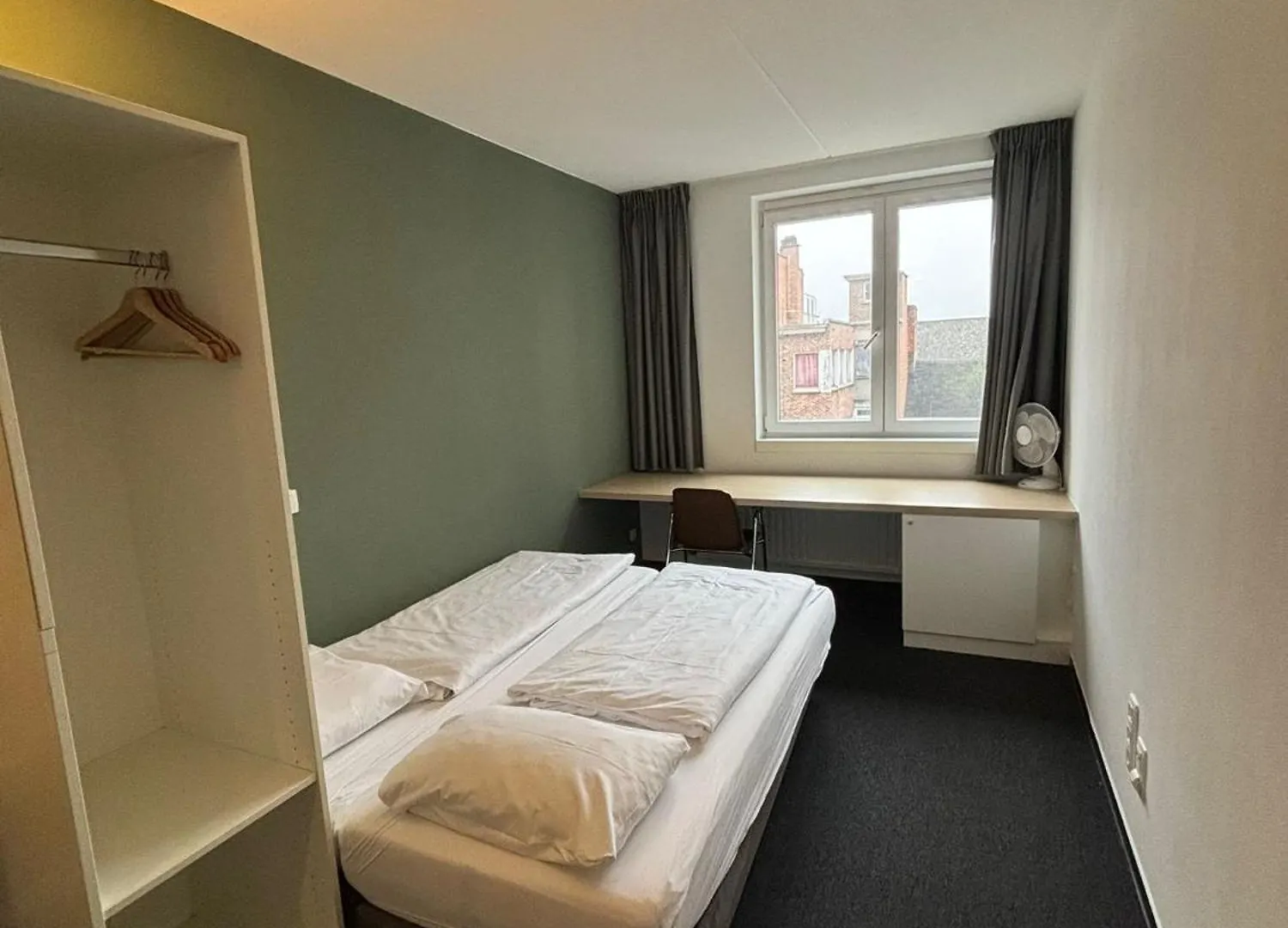 Hostal Albergue The Ash Amberes